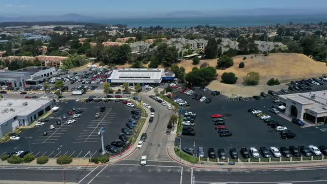 Автодилер в Калифорнии