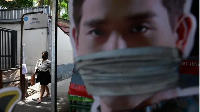 คนเดินถนน