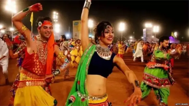 મુસ્લિમોને ગરબામાંથી બહાર કાઢવામાં આવ્યા