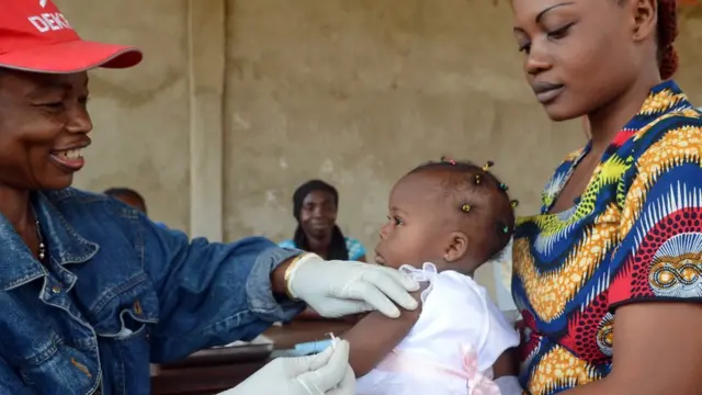 Pickins dey collect vaccines