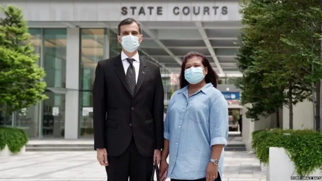 પારતી અને તેમના વકીલ અનિલ બાલચંદાની