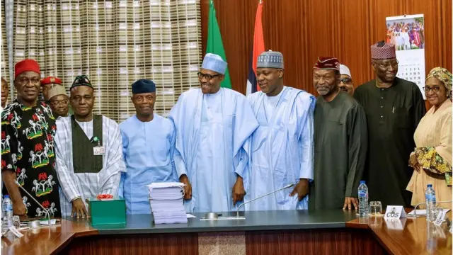 Awọn to wa nibi eto ti wọn ti buwọlu owo iṣuna