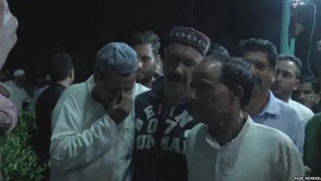 शुजात बुखारी यांचा शोकमग्न परिवार