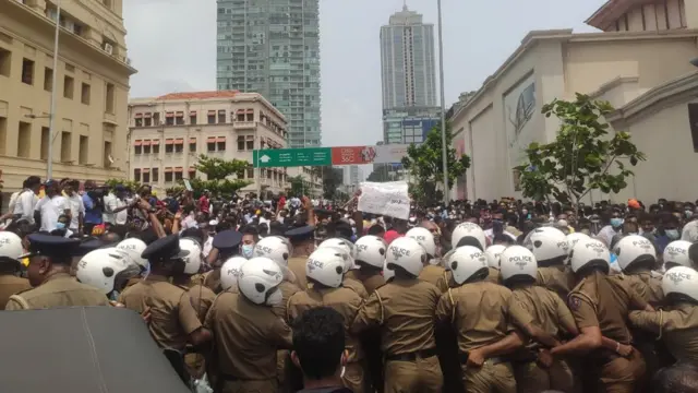 இலங்கை போராட்டம்