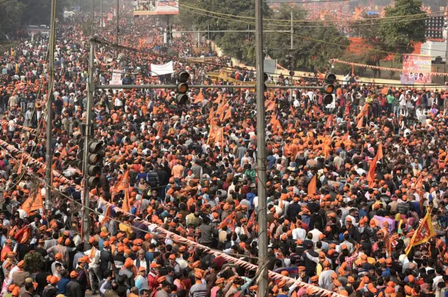 हिंदुत्व बनाम विकास