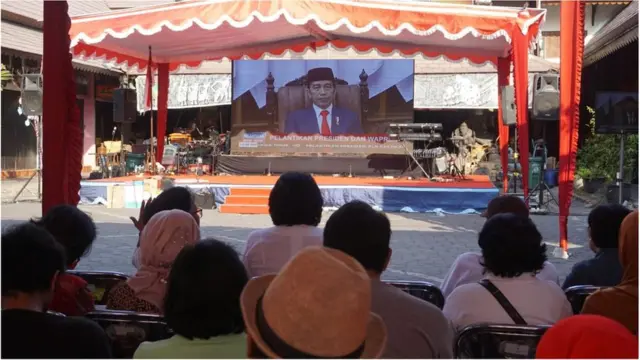 Warga Solo nobar pelantikan