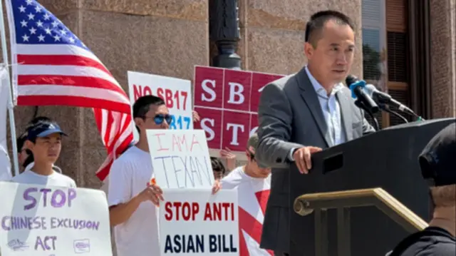 ያገለገሉ መኪኖችን በመሸጥ የሚተዳደረው ጄሰን ዩዋን 