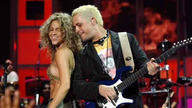 Shakira y Alejandro Sanz en el American Airlines Arena de Miami, Florida, durante un concierto conjunto de la colombiana con el español.