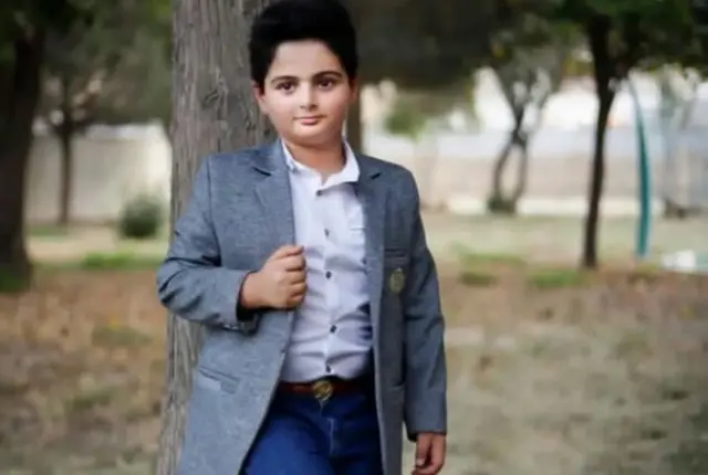 کیان پیرفلک، کودک ۹ ساله‌ای که در حادثه تیراندازی دیروز ایذه کشته شد و خانواده‌اش نیروهای حکومتی را عامل تیراندازی معرفی کرده‌اند