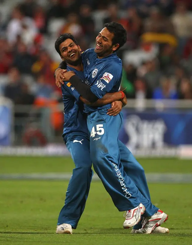 ரோகித் ஷர்மாவுடன் ஆர்பி சிங்