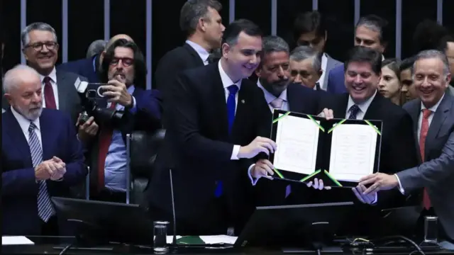 Sessão solene do Congresso Nacional para promulgar a Emenda da reforma tributária,sportingbet dinheiro20sportingbet dinheirodezembro