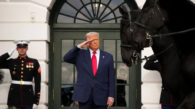 အလေးပြုနေတဲ့ သမ္မတထရမ့်