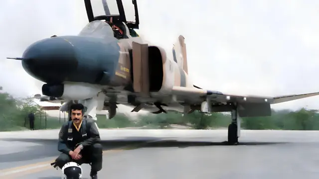 عراق کی جانب سے حملے کے تین گھنٹے کے بعد کرنل جلیل رضائی کی سربراہی میں ایرانی فضائیہ نے عراق کے کُت بیس پر بڑا حملہ کیا 