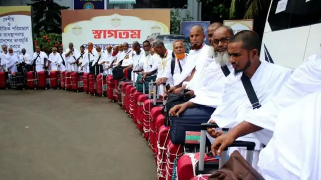 হজে যেতে হযরত শাহজালাল আন্তর্জাতিক বিমান বন্দরে হাজীরা (ফাইল ফটো)