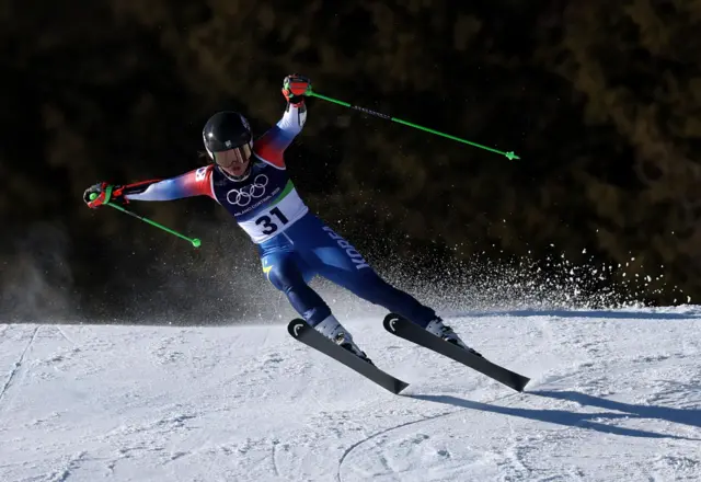 Южнокорейская горнолыжница Ким Сохи во время соревнований в гигантском слаломе среди женщин