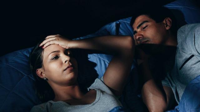 Các chuyên gia cảnh báo ngáy to có thể ảnh hưởng đến sức khỏe thể chất và tinh thần của cả người ngủ ngáy và người ngủ cùng