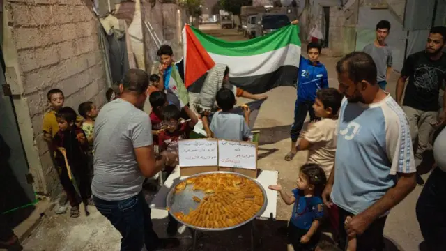 सीरिया में विद्रोही गुटों के क़ब्ज़े वाले इलाक़ों में नसरल्लाह की मौत पर जश्न मनाया गया