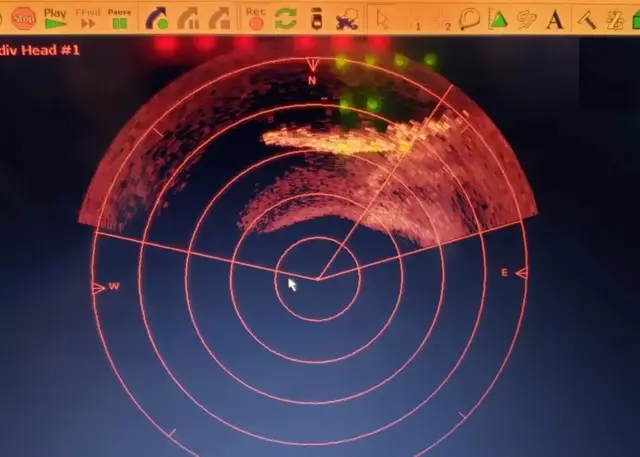 Les radars localisent l'USS Samuel B Roberts