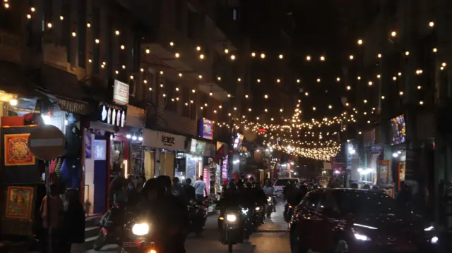 तिहारमा झिलिमिलि धेरै हुने भए पनि विद्युत् मागमा कुनै चाप नपर्ने अधिकारीहरू बताउँछन्