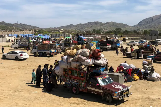 تورخم کې افغانستان ته ستنېدونکي افغان کډوال