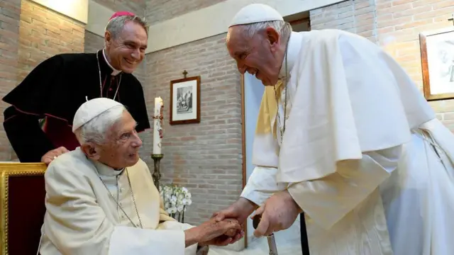 Ratzinger resignation mark di first time for 800 years wey two popes don dey alive at di same time