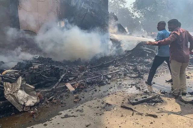 9. विमान जिथं कोसळलं तिथं काय स्थिती?