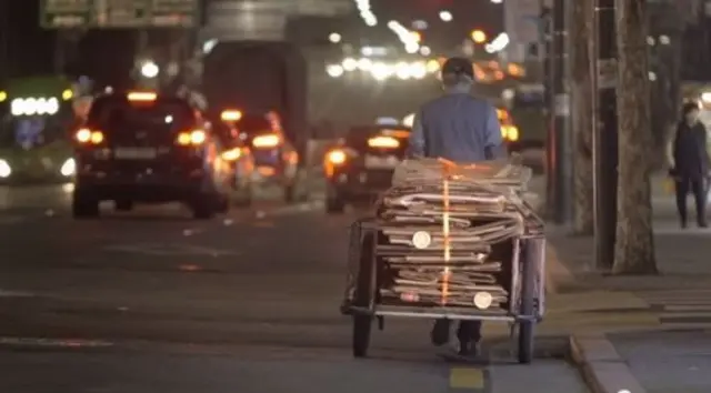 폐지와 재활용품 등 수집해 생계를 이어가는 노인 인구가 약 1만 5000명에 달하는 것으로 조사됐다