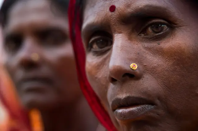 केंद्र सरकार स्वतःचा कायदा पारित करण्यात किंवा स्वतःच्याच धोरणाची अंमलबजावणी करण्यात अपयशी ठरलं आहे.