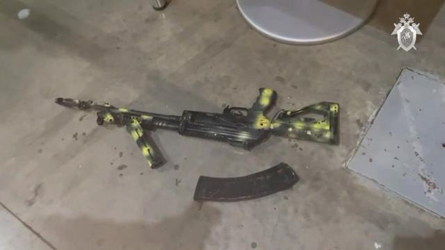 Rus yetkililer olay yerinde bulunan bir silahın fotoğrafını paylaştı