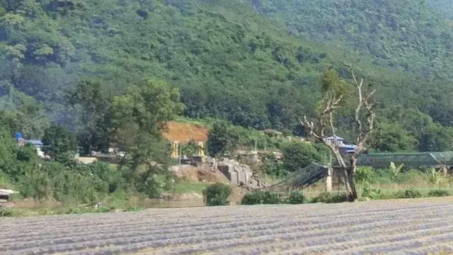 ချင်းရွှေဟော်ဖောင်ဆိပ် နမ့်တိမ်တံတား ဖောက်ခွဲခံရ