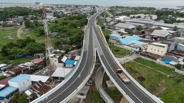 Foto udara Jalan Tol Makassar New Port (MNP) di Makassar, Sulawesi Selatan, Selasa (2/1/2024)