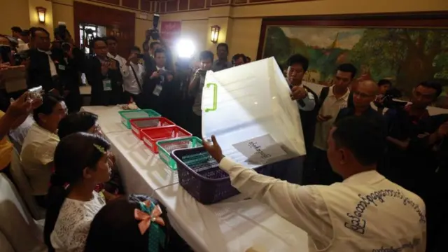 ၂၀၁၅ ရွေးကောက်ပွဲ တုန်းကမဲရေတွက်မှုသရုပ်ပြ