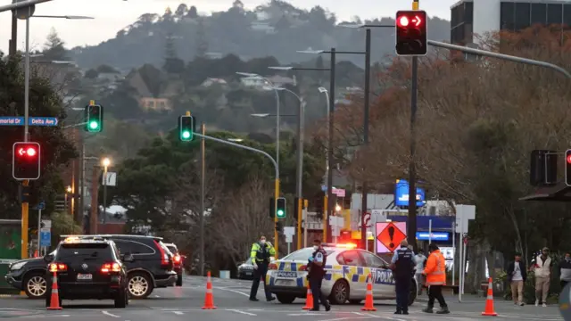 El ataque tuvo lugar en el supermercado Countdown, en LynnMall, ubicado en el distrito de New Lynn, Auckland, el viernes por la tarde (hora local).