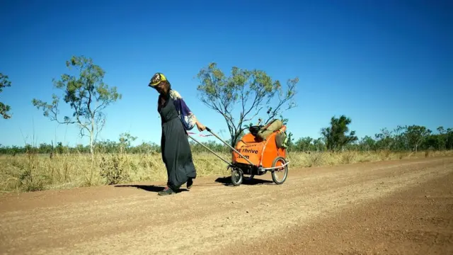 انجیلا میکسویل