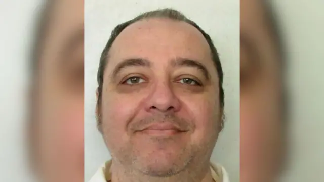 اولین مجرمی که به روش «هیپوکسی نیتروژن» اعدام شد کنت یوجین اسمیت بود