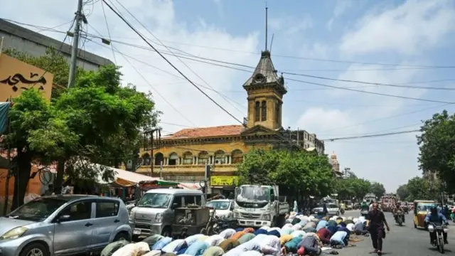 ਕਰਾਚੀ ਦੀ ਆਕਸਫੋਰਡ ਸਟਰੀਟ ਮੰਨੀ ਜਾਂਦੀ ਐਲਫਿਨਸਟਨ ਸਟਰੀਟ