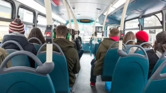 ผู้โดยสารบนรถเมล์