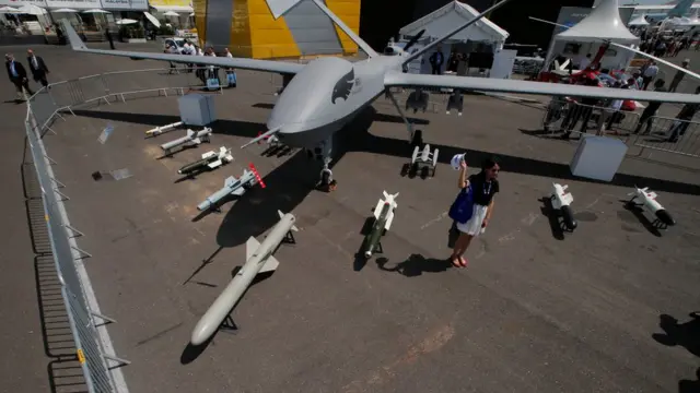 Bazı silahlı insansız hava araçları da otonom özelliklere sahip