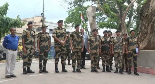 सीमा सुरक्षा बल के महानिदेशक दलजीत चौधरी ने पेट्रापोल का दौरा किया