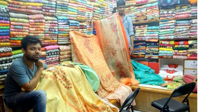 এধরনের অনেক দোকান রয়েছে যেগুলোতে কেবলই ভারতীয় পোশাক।