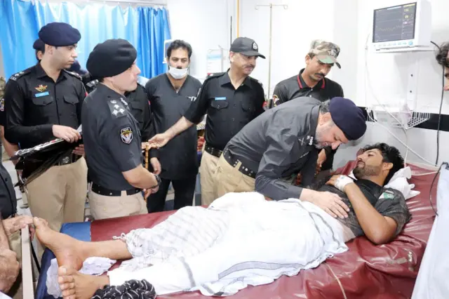 آئی جی پولیس ذوالفقار حمید کا کہنا تھا کہ ہلاک افراد کیلئے اعلیٰ ترین اعزازات کی سفارش کی جائے گی۔