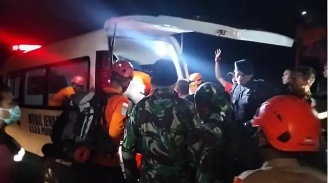 Proses evakuasi korban yang terperosok di Gunung Rinjani disebut telah selesai pada Rabu malam (25/06).