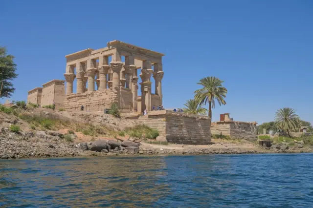 جوسق طريانوس على جزية فيلة جنوبي مصر 