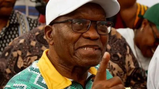 Uwahoze ari prezida Jacob Zuma yagize uruhara muri ayo matora 