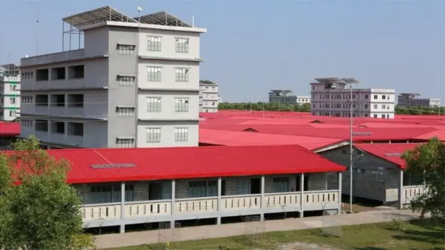 পাঁচতলা বিশিষ্ট শেল্টার হোম রয়েছে। প্রাকৃতিক দুর্যোগের সময় এগুলো আশ্রয়কেন্দ্র হিসেবে ব্যবহৃত হবে