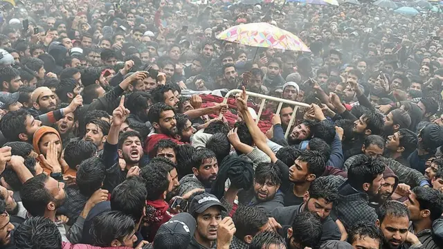 உடலுடன் ஊர்வலம்