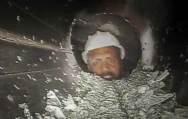 सुरंग में फंसे मज़दूर