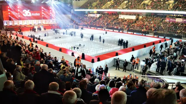 CHP ikinci dalga yüzünden sonbaharı beklemeyecek: "Açık havada, seyircisiz kurultay"