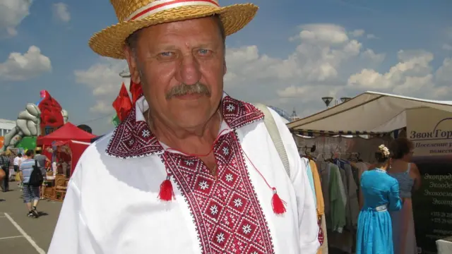 Мужчина в вышиванке