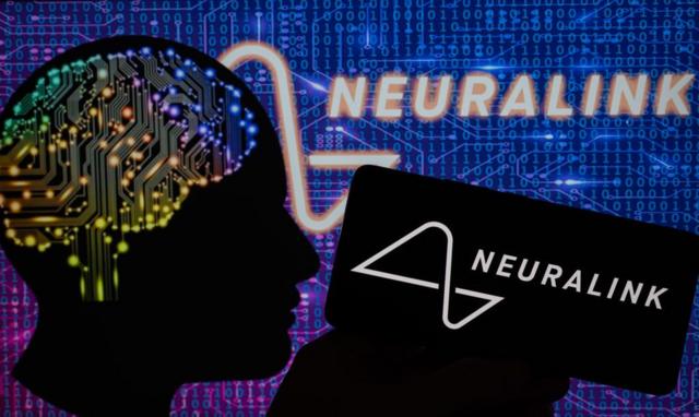 شعار شركة نيورالينك مع صورة رمزية لدماغ إنسان خضع لزراعة الغرسة الدماغية